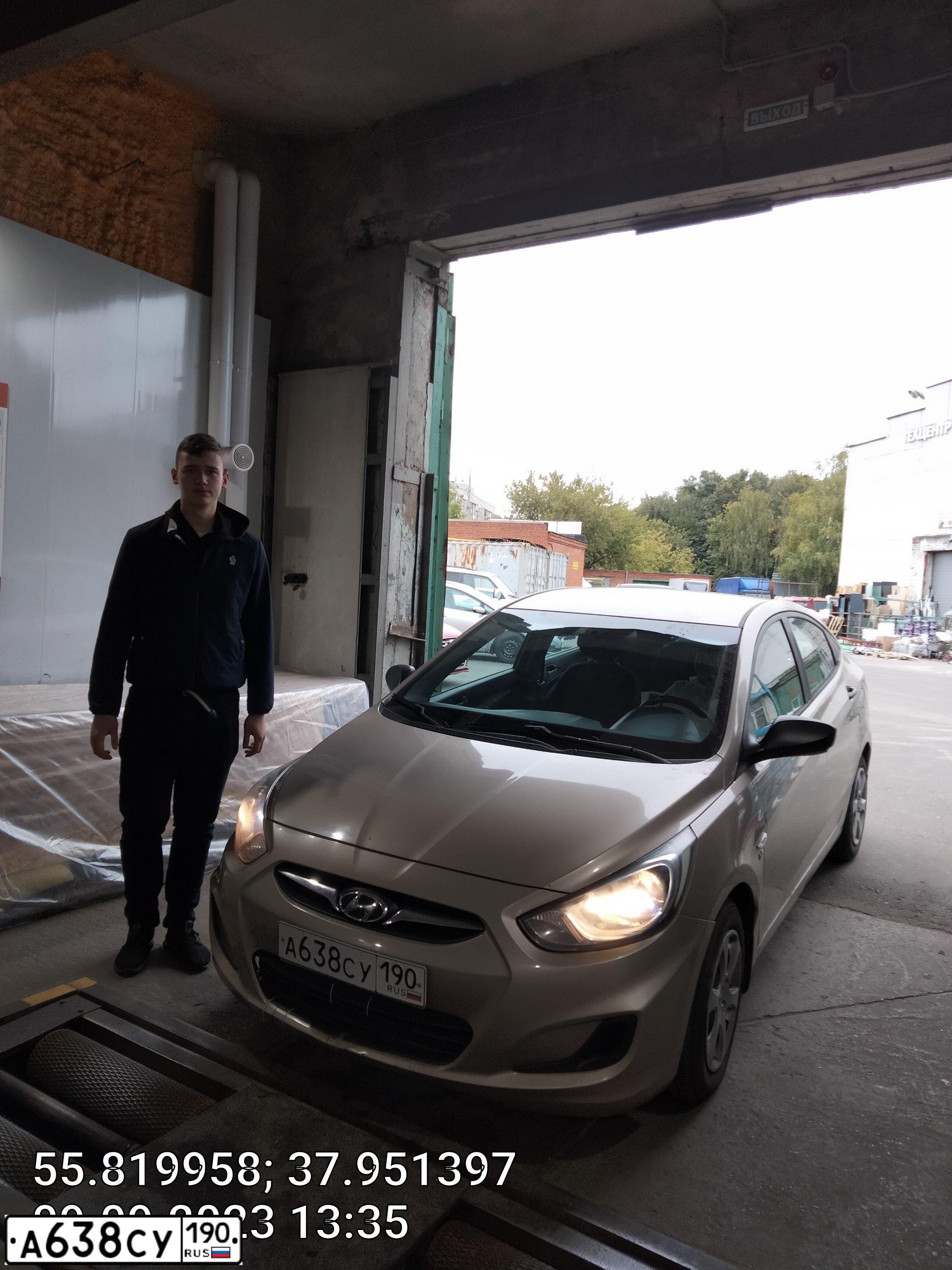 Фото автомобиля HYUNDAI SOLARIS, 2011 — госномер В972ТХ43. Цвет: БЕЖЕВО - СЕРЫЙ