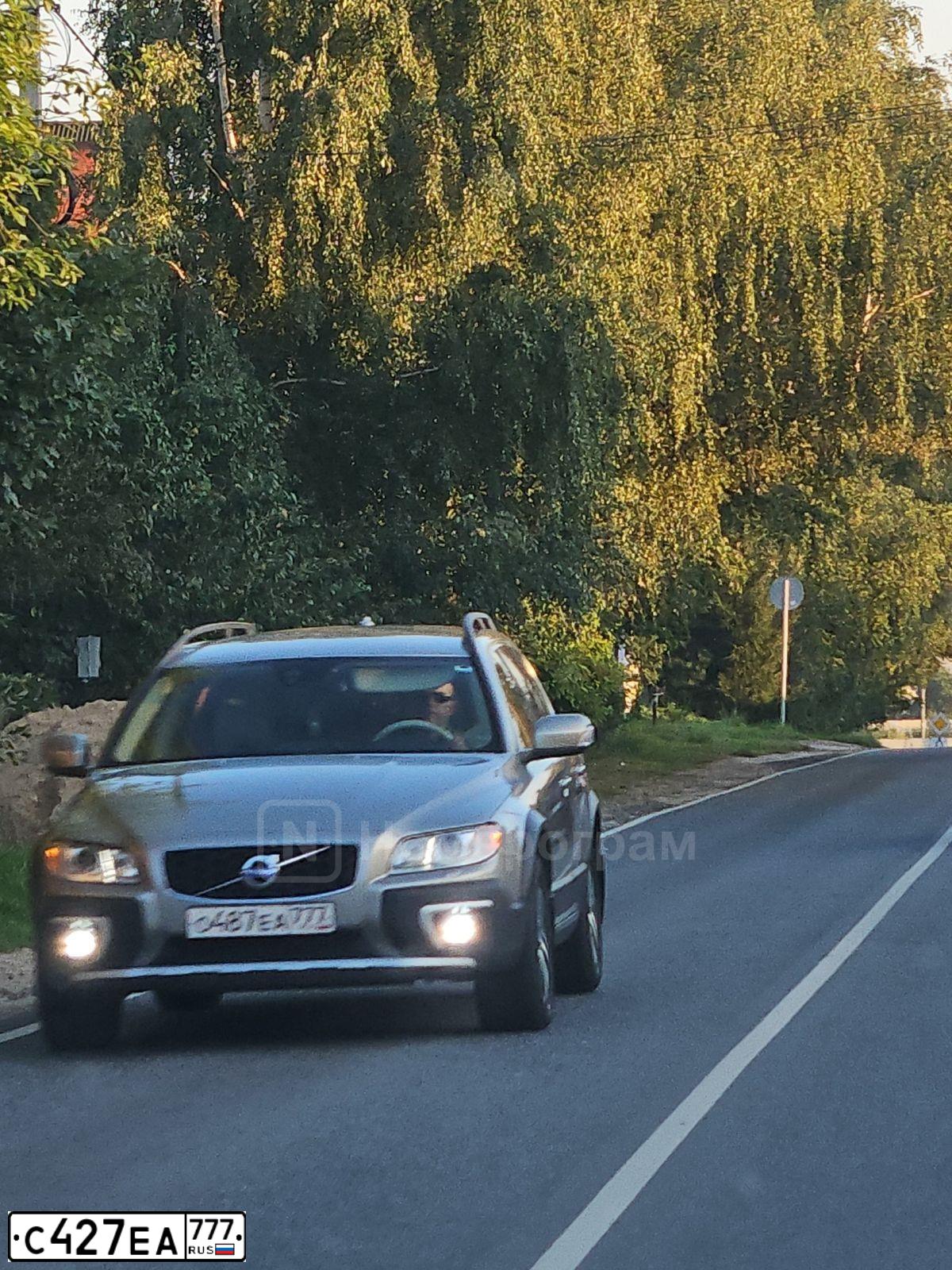 Фото автомобиля PEUGEOT 408, 2014 — госномер С427ЕА777. Цвет: Белый