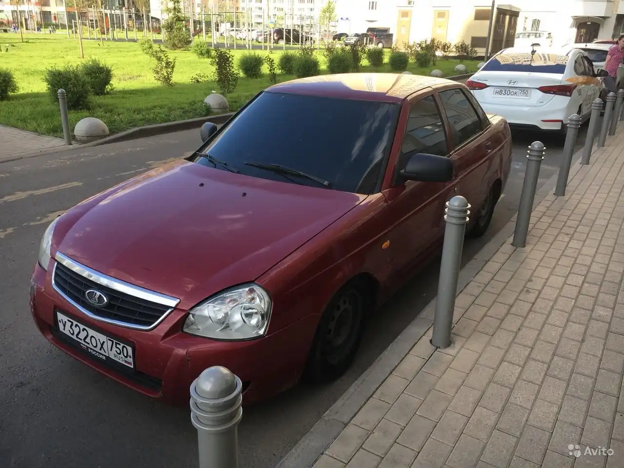 Фото автомобиля HYUNDAI SOLARIS, 2018 — госномер У033ХХ180. Цвет: БЕЛЫЙ ЖЕЛТЫЙ СЕРЫЙ