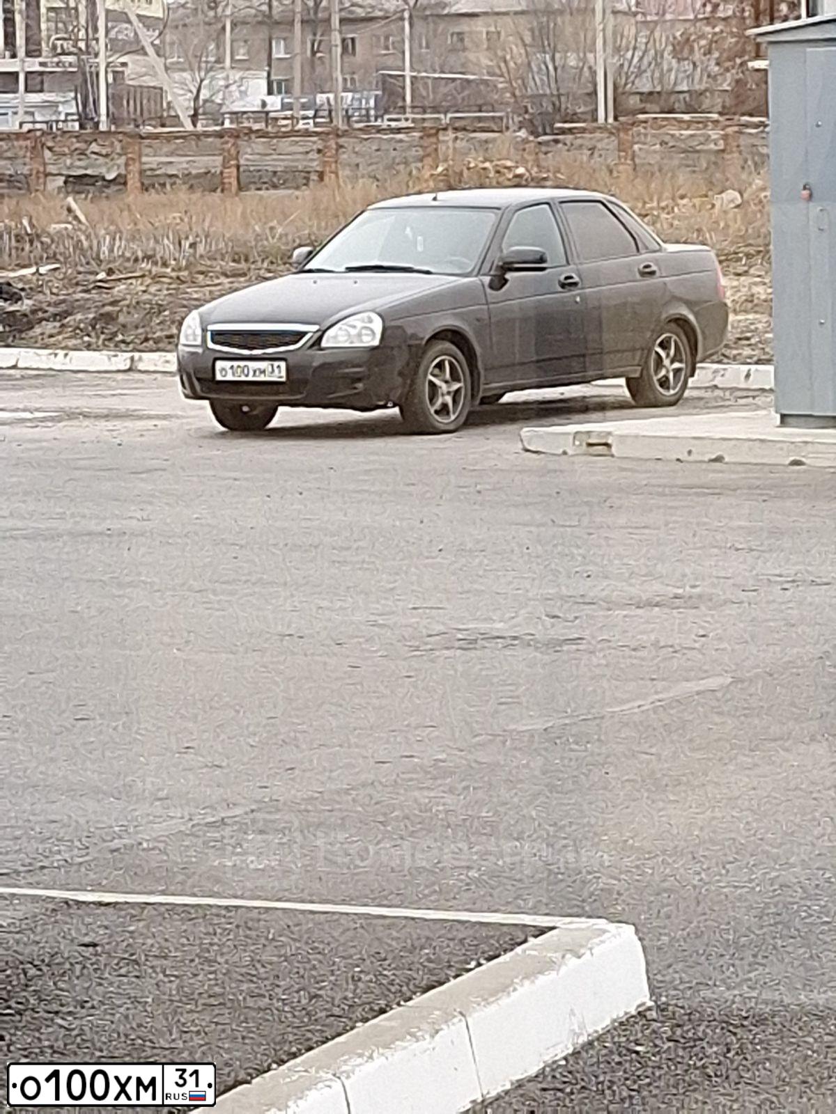 Фото автомобиля LADA 2112, 2005 — госномер Х013МВ31. Цвет: Красный