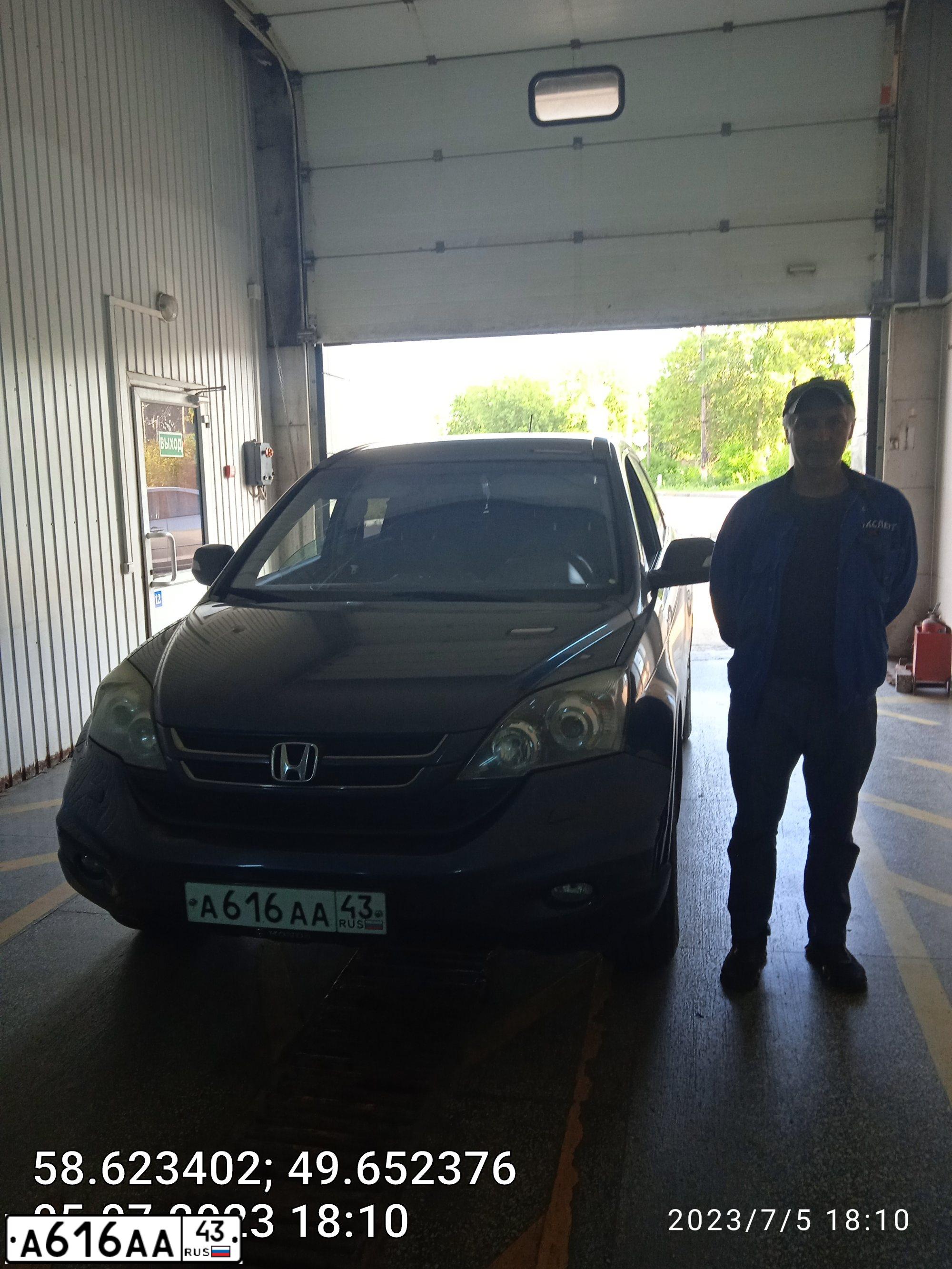 Фото автомобиля HONDA CR-V, 2003 — госномер В893СС43. Цвет: СЕРЫЙ