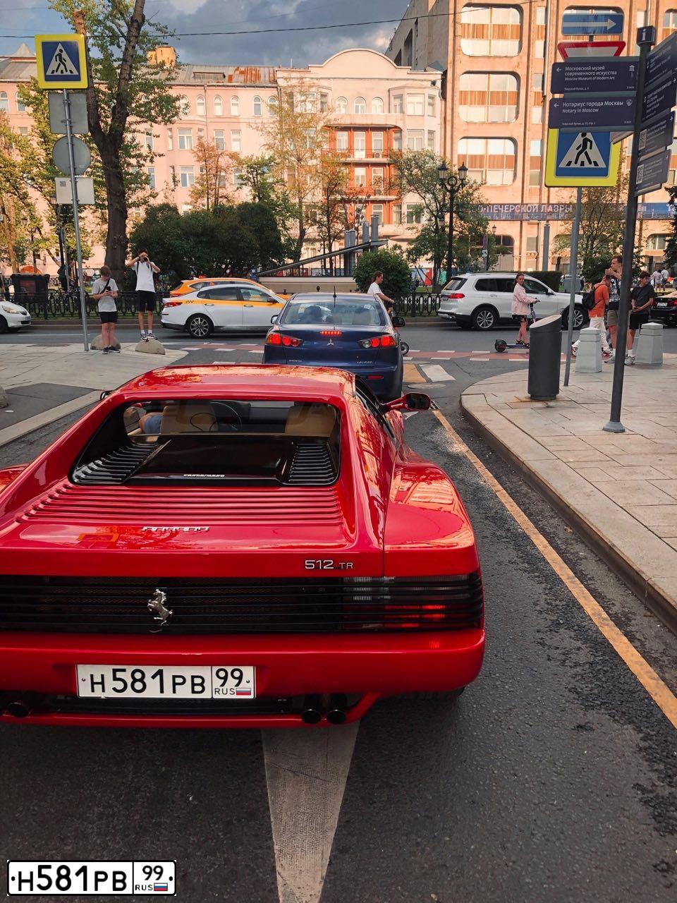 Фото автомобиля FERRARI F 512, 1992 — госномер Н581РВ99. Цвет: Красный