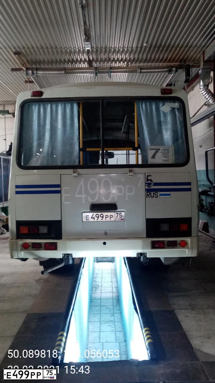 Фото автомобиля PAZ 3205, 2005 — госномер Е499РР75. Цвет: Бело-синий