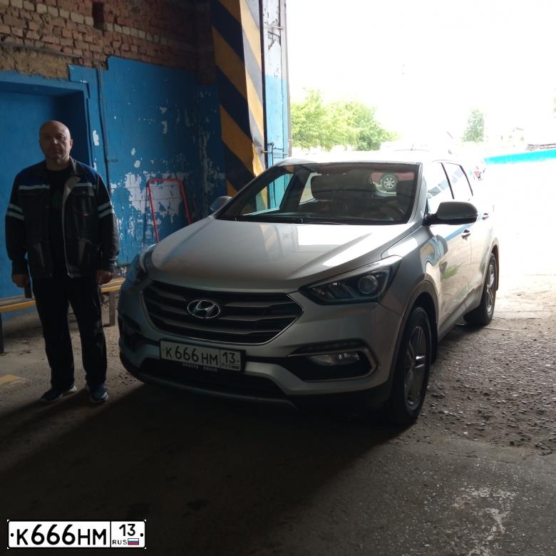 Фото автомобиля HYUNDAI SANTA FE, 2015 — госномер К666НМ13. Цвет: Серебристый