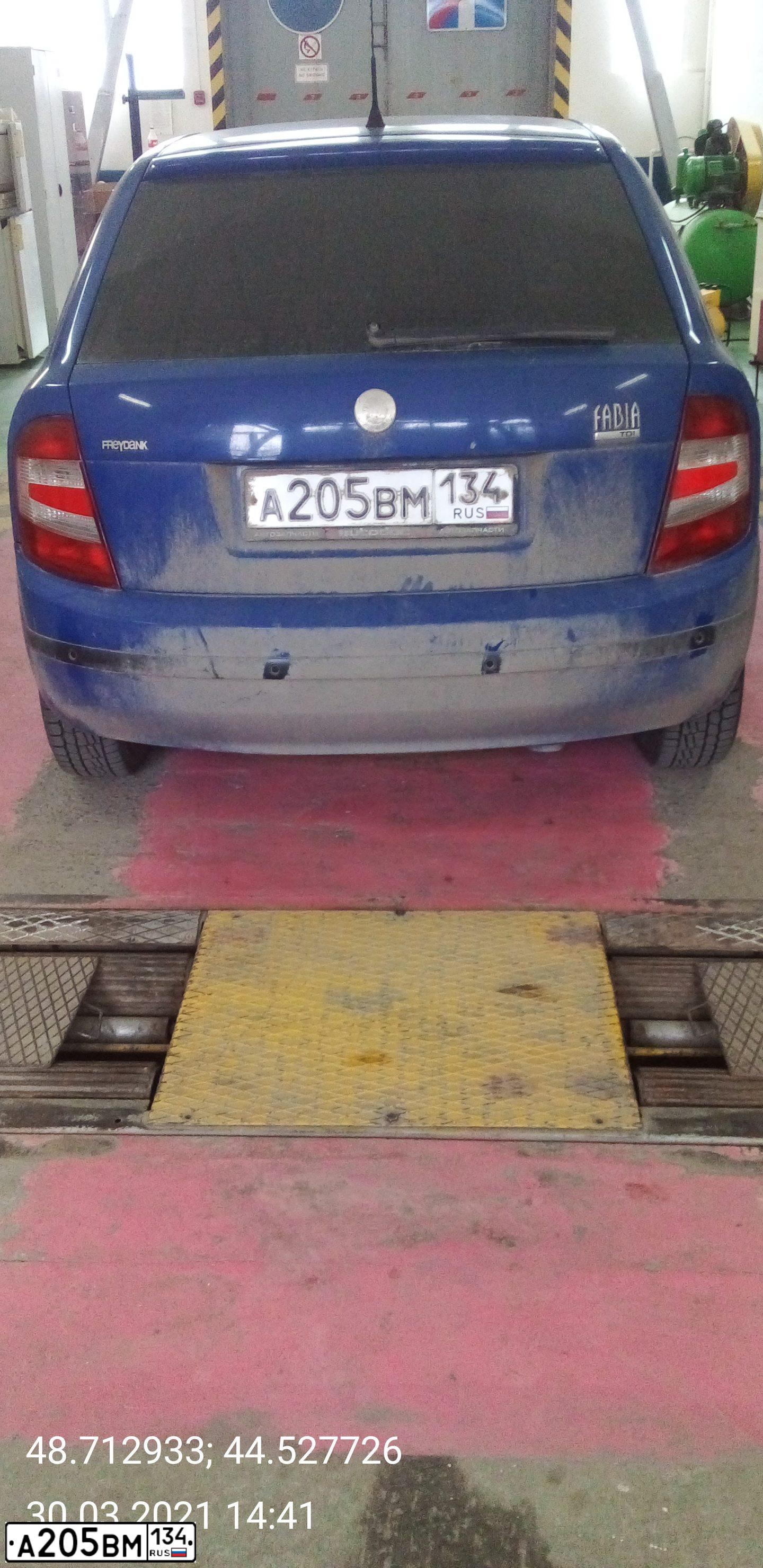 Фото автомобиля SKODA FABIA, 2004 — госномер А205ВМ134. Цвет: (БЕЛЫЙ)СИНИЙ