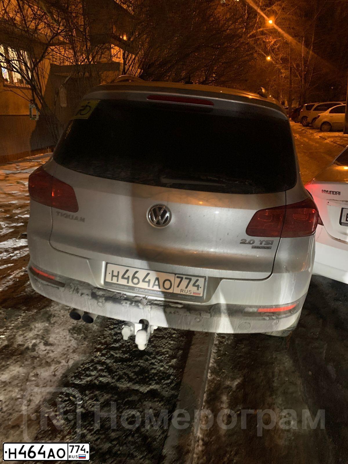 Фото автомобиля VOLKSWAGEN TIGUAN, 2012 — госномер А300ВО174. Цвет: Серебристый