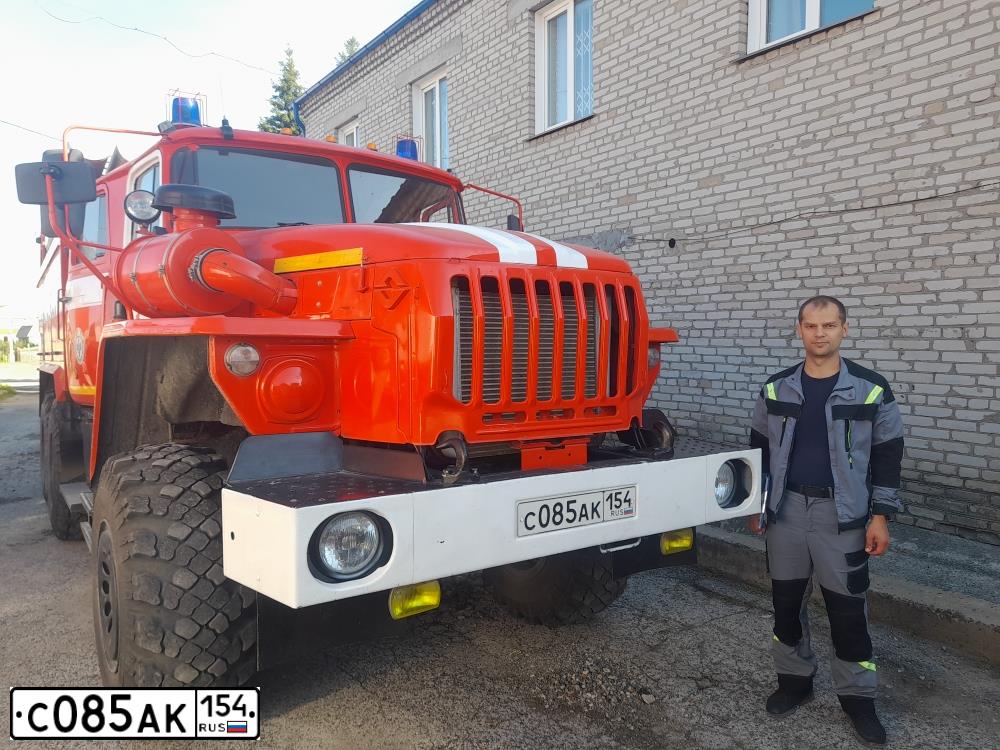 Фото автомобиля URAL 5557 /6X6/, 2013 — госномер С085АК154. Цвет: цв. сх. ГОСТ Р 50574-2002