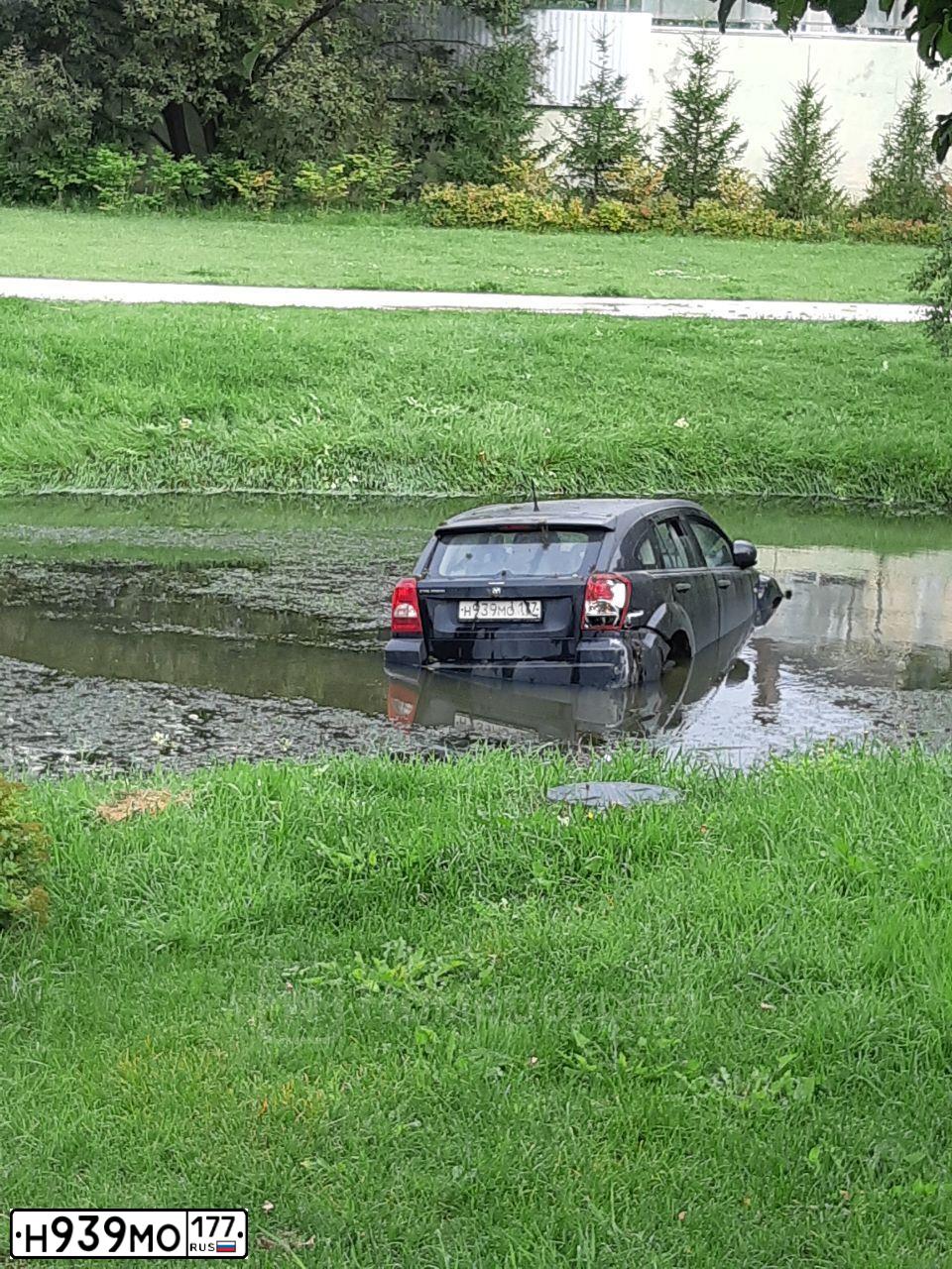 Фото автомобиля DODGE CALIBER, 2006 — госномер Н939МО177. Цвет: ЧЕРНЫЙ