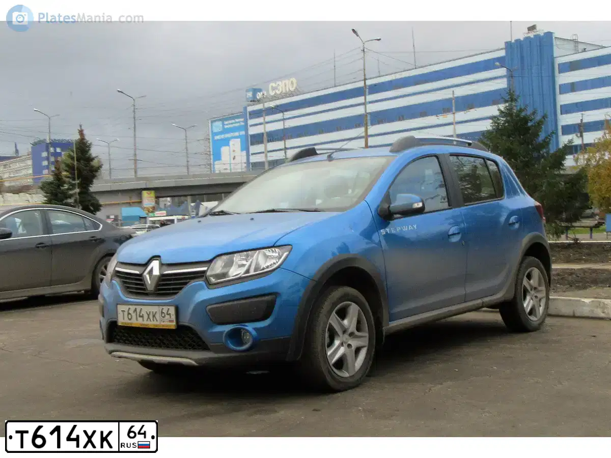 Фото автомобиля RENAULT SANDERO, 2015 — госномер К746ОТ164. Цвет: СВЕТЛО-СИНИЙ