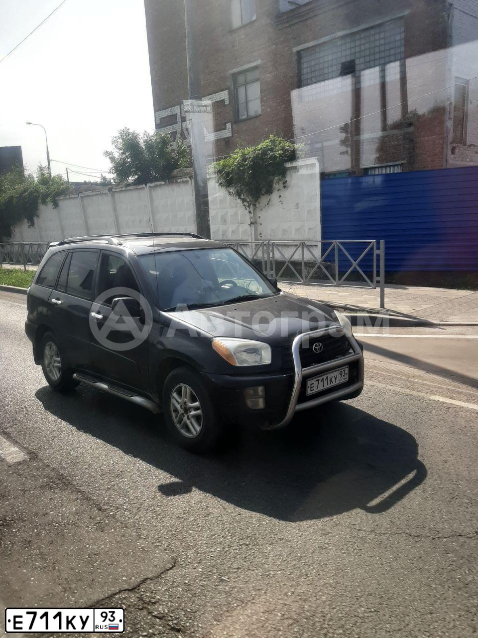 Фото автомобиля TOYOTA RAV4, 2001 — госномер Е711КУ93. Цвет: ЧЕРНЫЙ