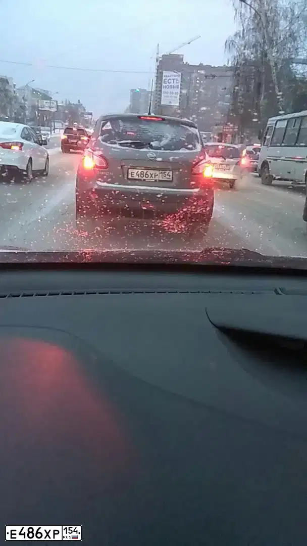 Фото автомобиля NISSAN QASHQAI, 2011 — госномер Н853СР58. Цвет: Серый