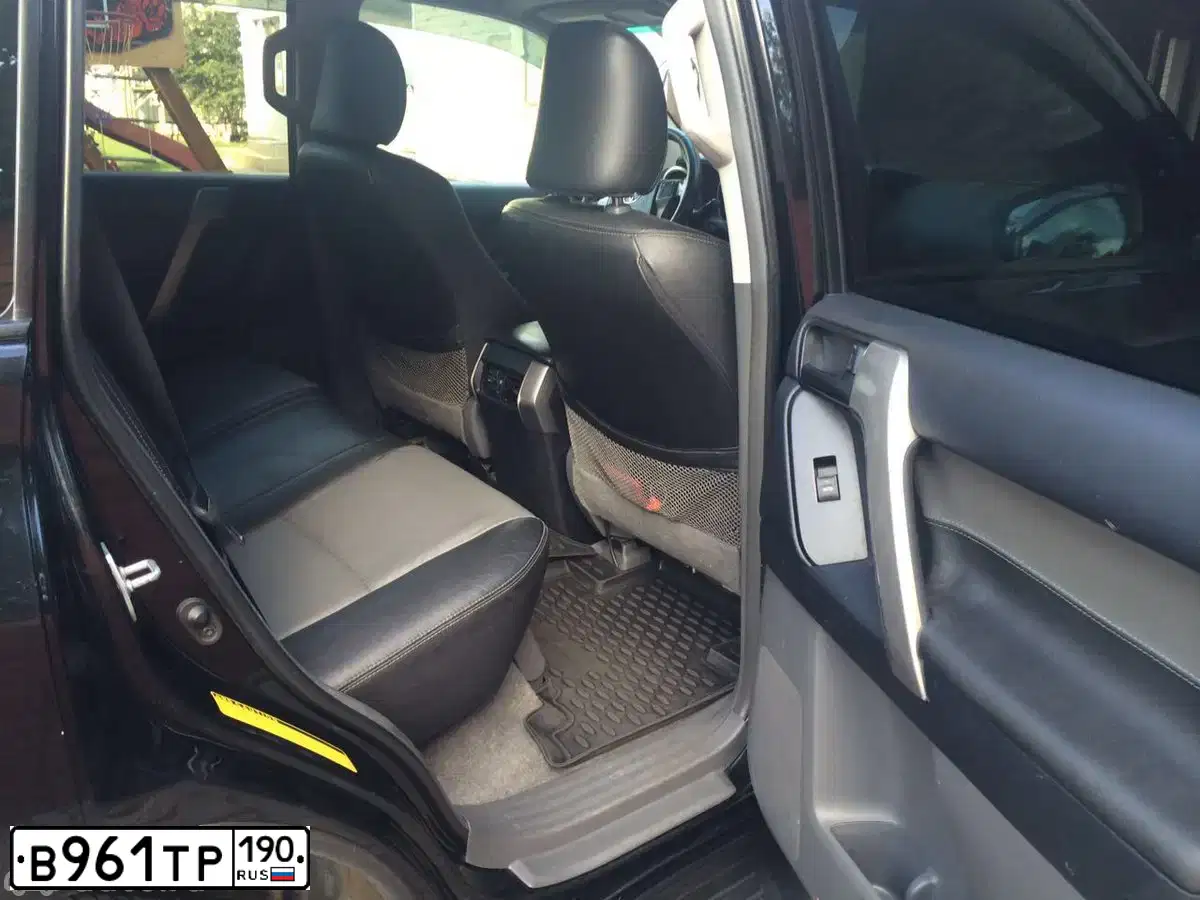 Фото автомобиля TOYOTA LANDCRUISER, 2012 — госномер М867ЕТ29. Цвет: ЧЕРНЫЙ