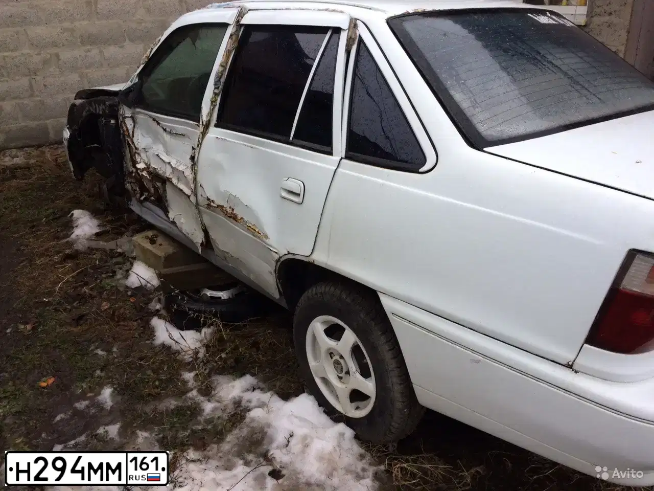 Фото автомобиля DAEWOO NEXIA, 1997 — госномер Н294ММ161. Цвет: Белый