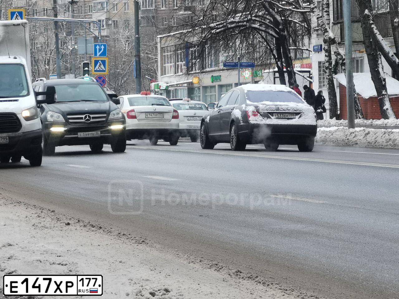 Фото автомобиля FORD FOCUS, 2007 — госномер Х569СХ47. Цвет: серебристый