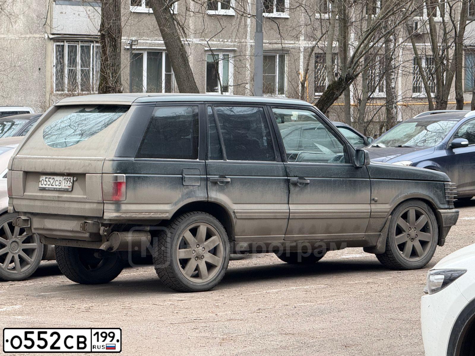 Фото автомобиля LANDROVER RANGE ROVER, 2001 — госномер О552СВ199. Цвет: ЗЕЛЕНЫЙ ТЕМНЫЙ