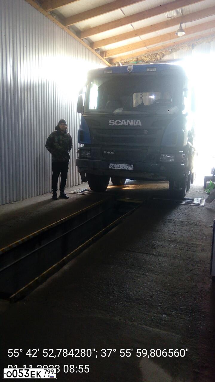 Фото автомобиля SCANIA SERIE P /8X4/, 2018 — госномер О053ЕК799. Цвет: синий