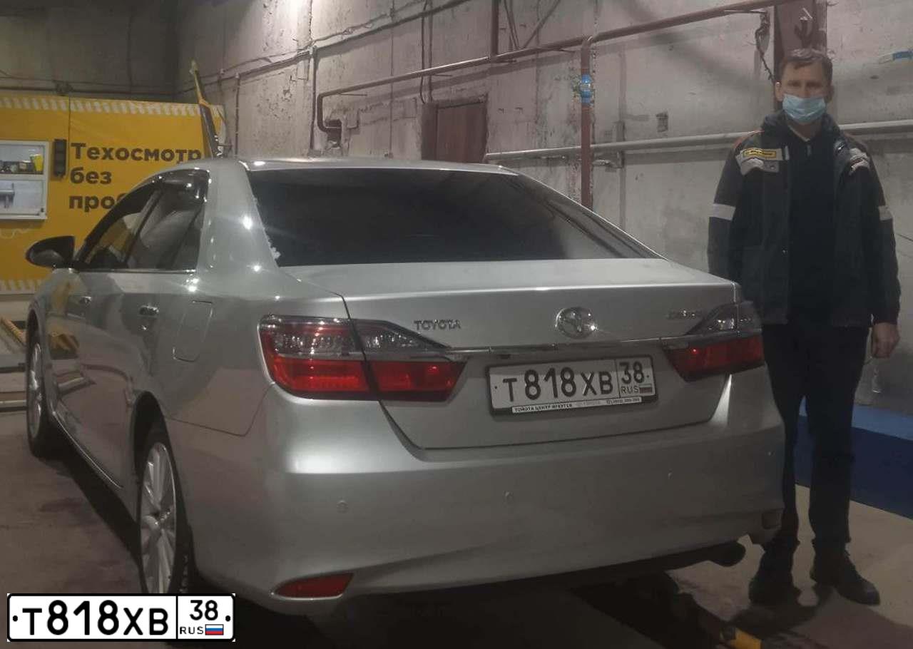 Фото автомобиля TOYOTA CAMRY, 2012 — госномер С323АХ138. Цвет: СЕРЕБРИСТЫЙ МЕТАЛЛИК