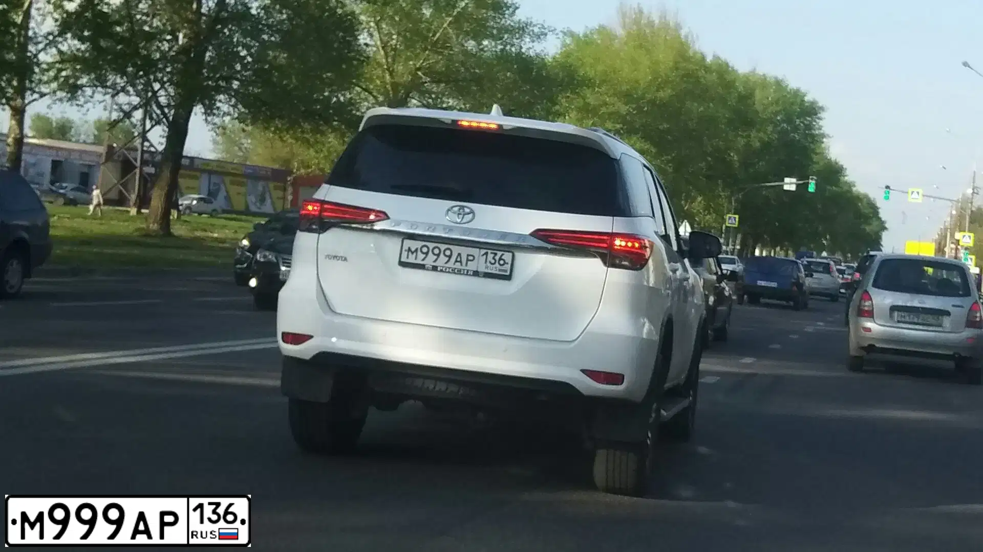 Фото автомобиля TOYOTA FORTUNER, 2017 — госномер М999АР136. Цвет: БЕЛЫЙ