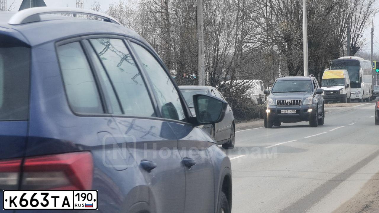 Фото автомобиля MERCEDES-BENZ C180, 2012 — госномер С195ЕХ550. Цвет: ЧЕРНЫЙ