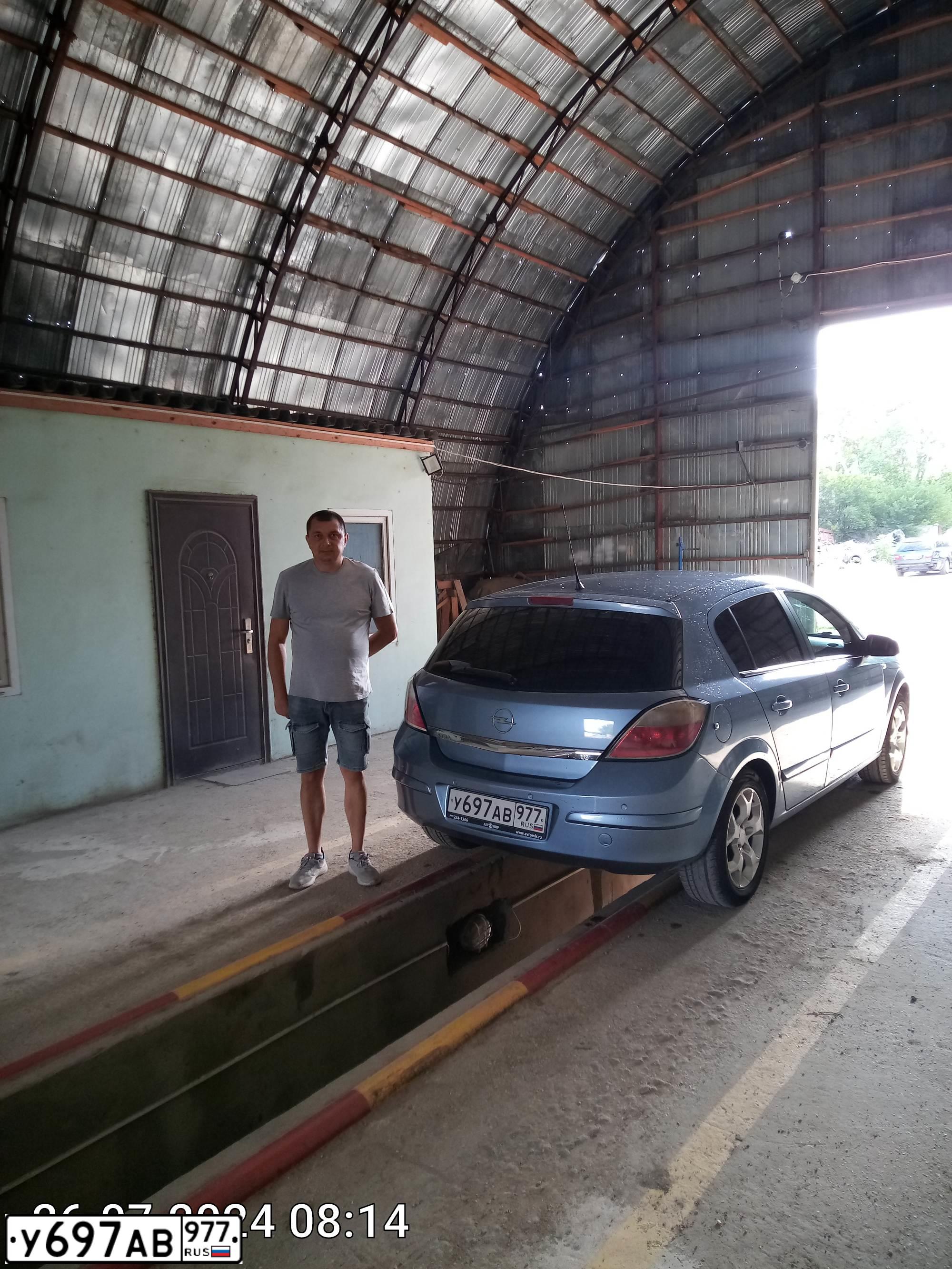 Фото автомобиля OPEL ASTRA, 2006 — госномер У697АВ977. Цвет: СЕРЫЙ