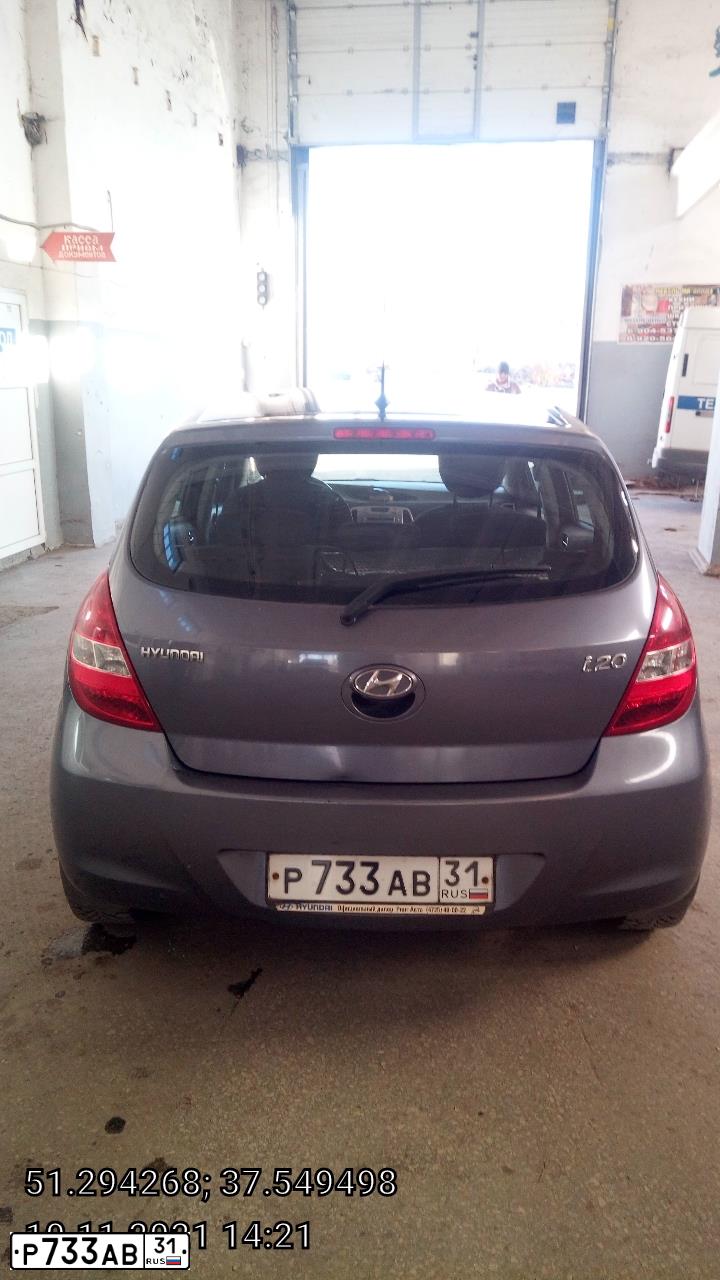 Фото автомобиля HYUNDAI I20, 2010 — госномер Р733АВ31. Цвет: ТЕМНО-СЕРЫЙ