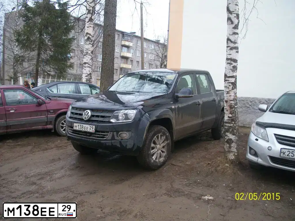 Фото автомобиля VOLKSWAGEN AMAROK, 2013 — госномер М138ЕЕ29. Цвет: ЧЕРНЫЙ