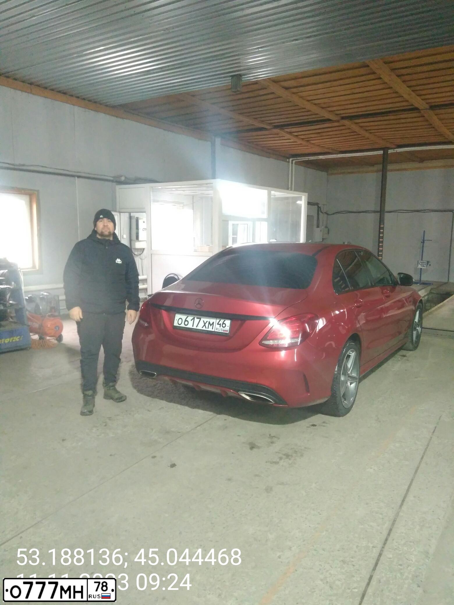 Фото автомобиля MERCEDES C-KLASSE, 2015 — госномер Т494РМ58. Цвет: Красный
