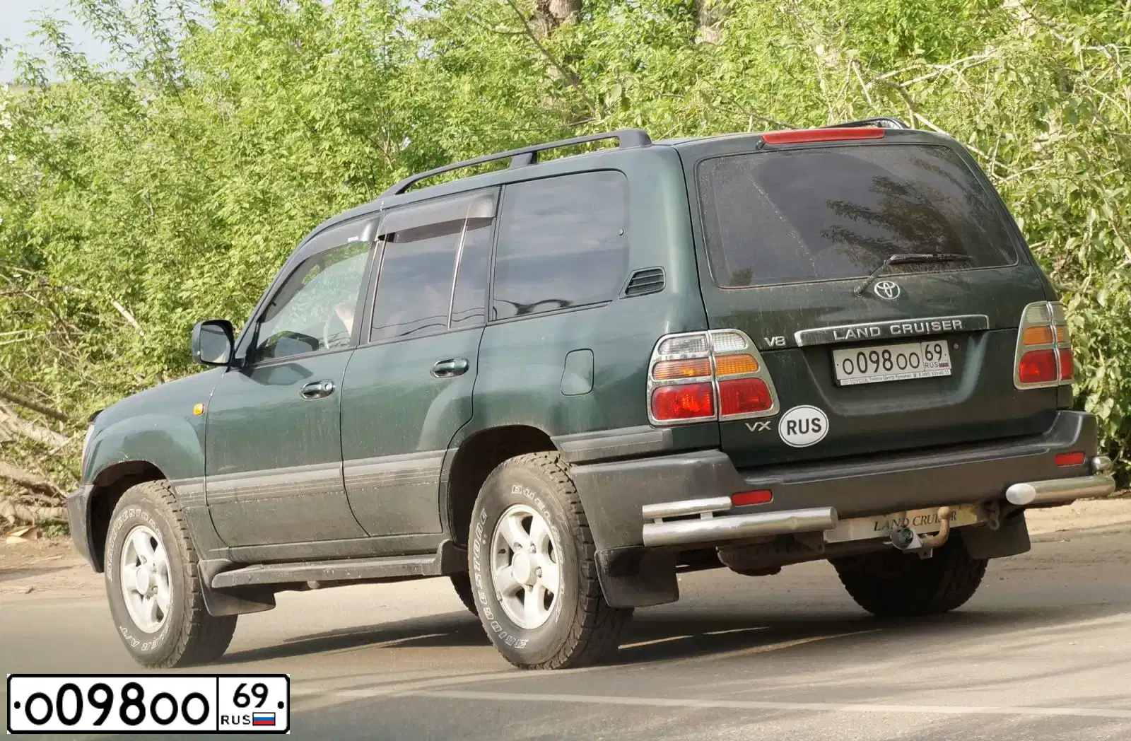 Фото автомобиля TOYOTA LANDCRUISER, 2001 — госномер О098ОО69. Цвет: ЗЕЛЕНЫЙ