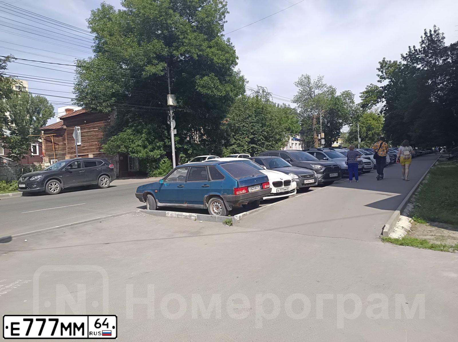 Фото автомобиля LANDROVER FREELANDER, 2007 — госномер Т906ТВ64. Цвет: ТЕМНО СИНИЙ