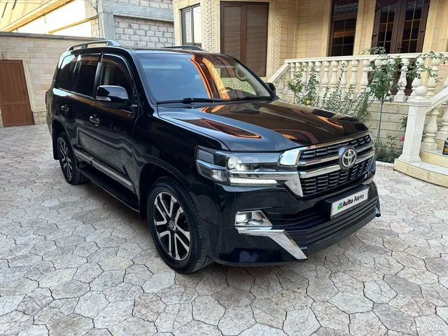 Фото автомобиля TOYOTA LANDCRUISER 200, 2014 — госномер К689СТ95. Цвет: ЧЕРНЫЙ