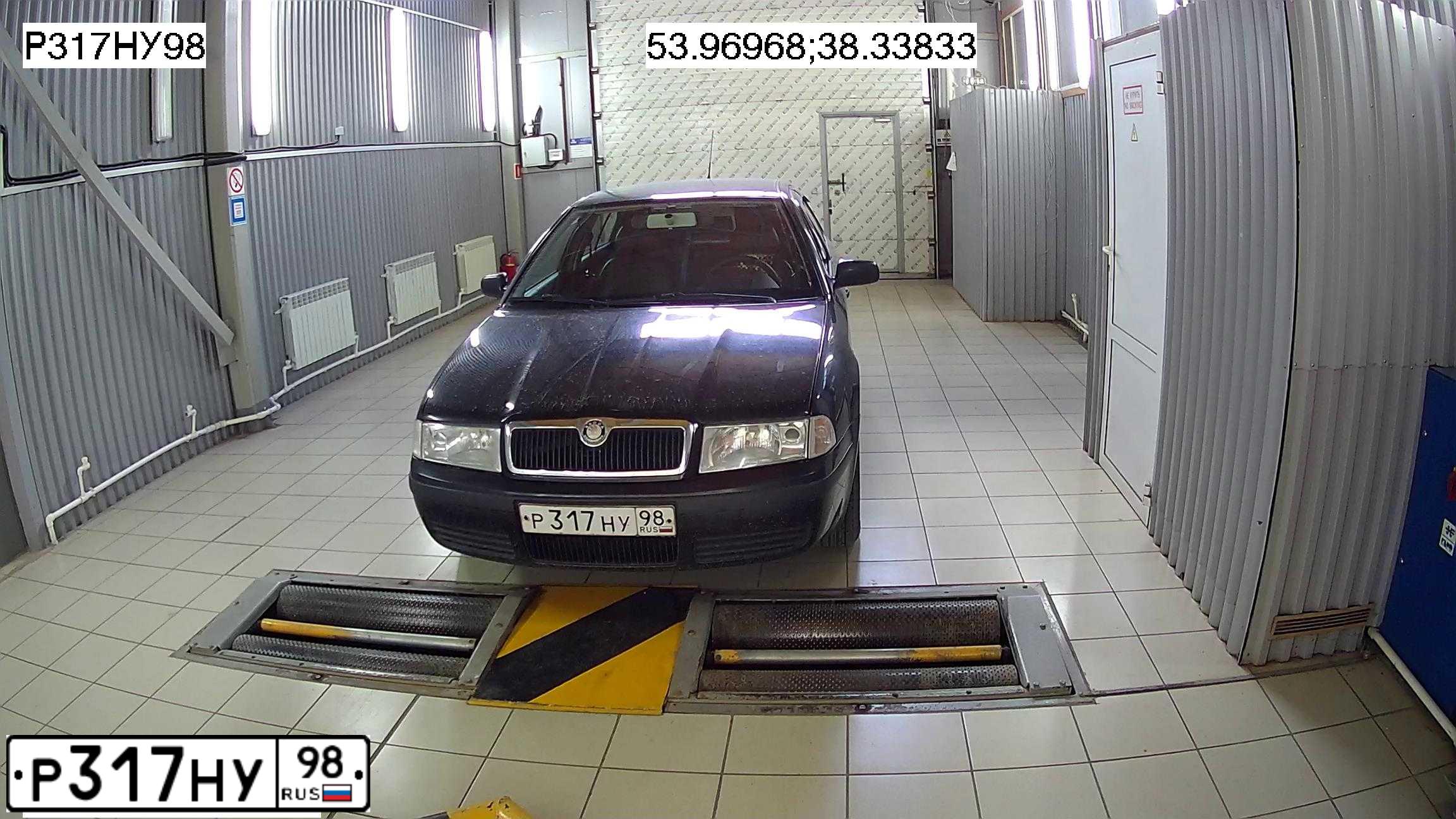 Фото автомобиля SKODA OCTAVIA, 2008 — госномер Р317НУ98. Цвет: ЧЕРНЫЙ