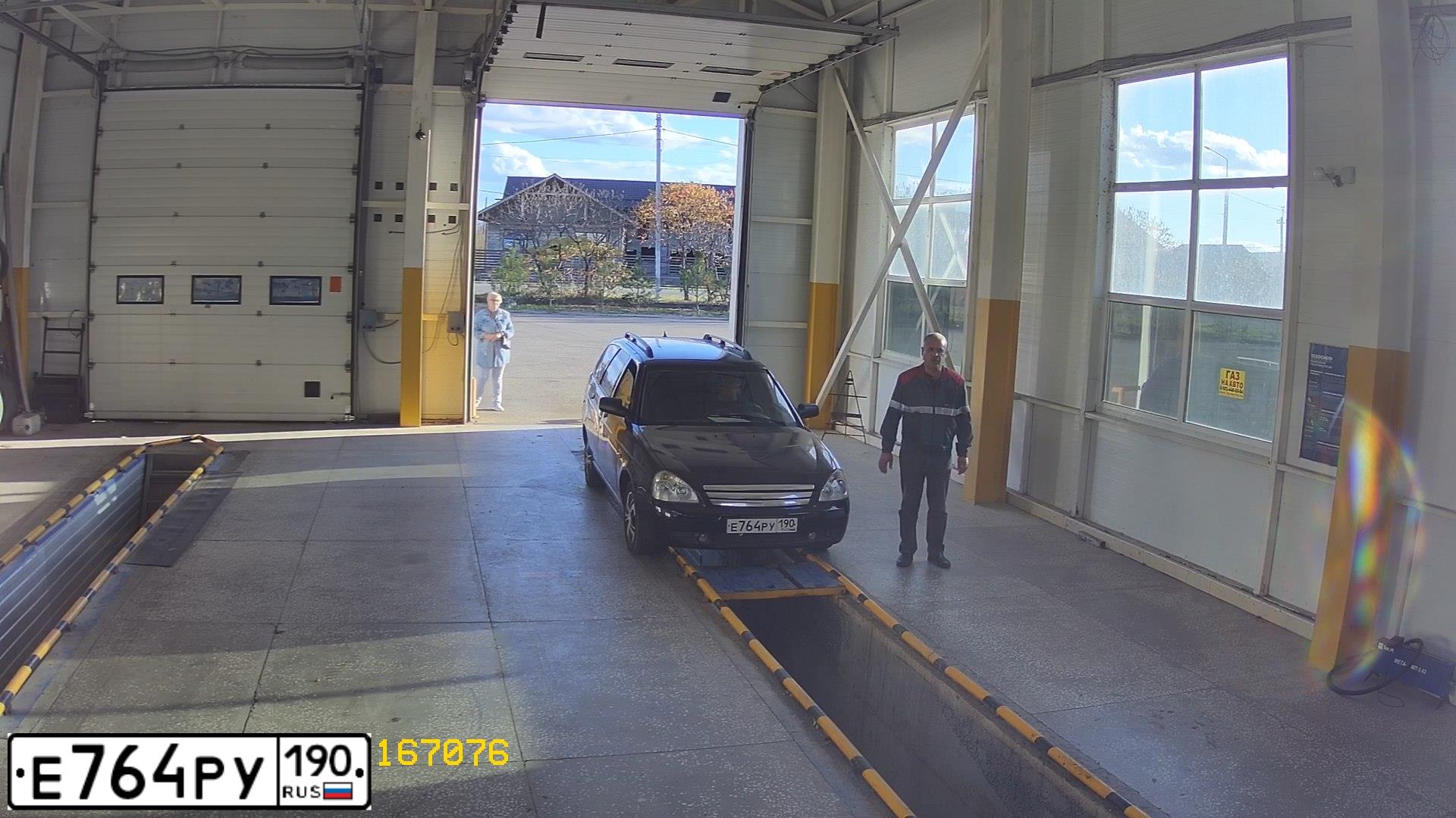 Фото автомобиля LADA PRIORA, 2010 — госномер Е119ЕХ01. Цвет: Сине-Черный