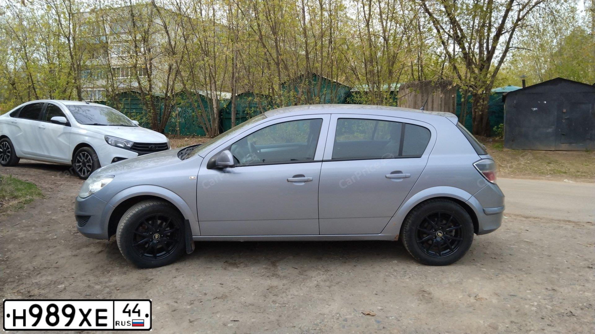 Фото автомобиля OPEL ASTRA, 2010 — госномер Р947АВ44. Цвет: СЕРЫЙ