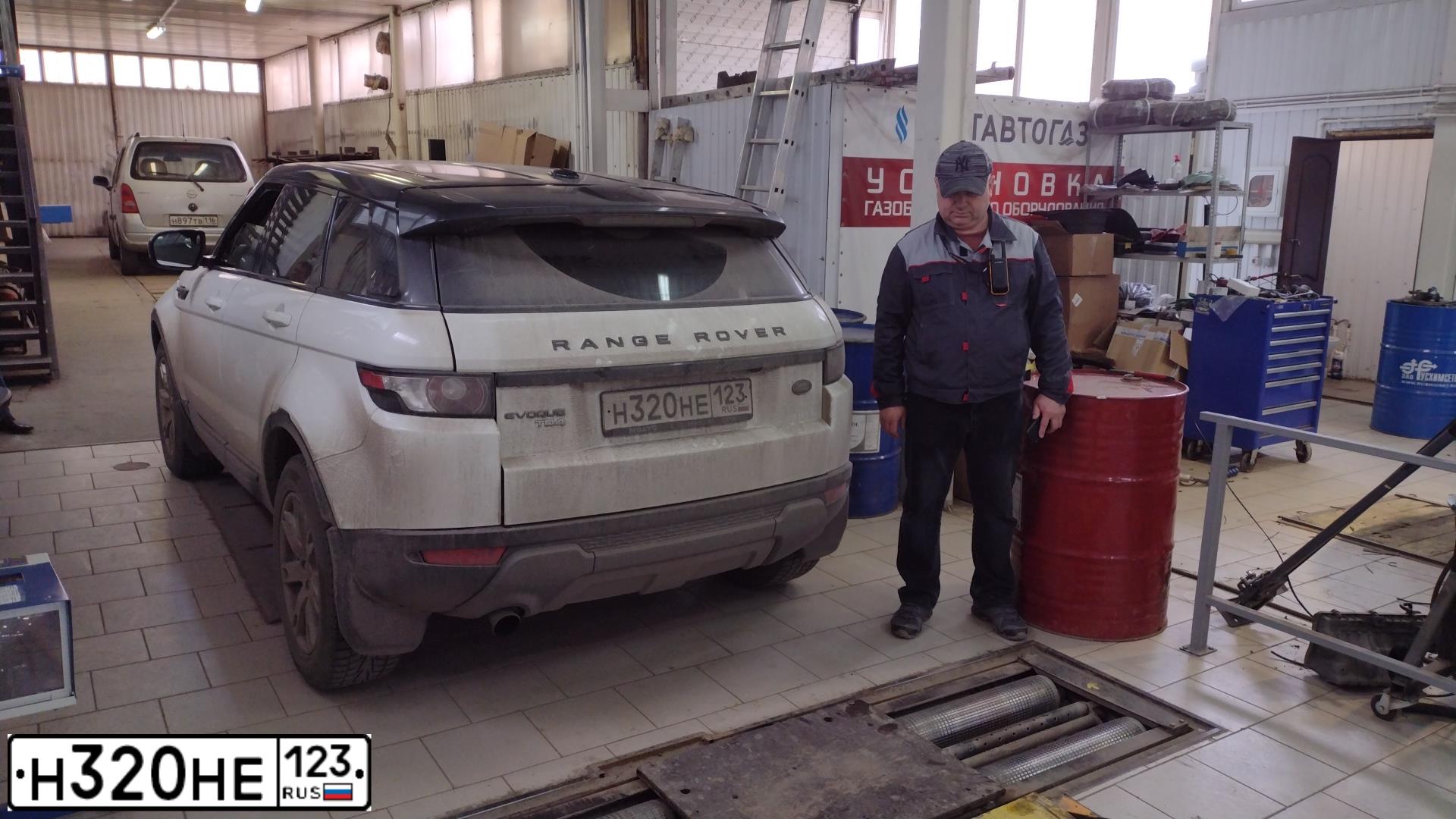 Фото автомобиля LAND ROVER RANGE ROVER EVOQUE, 2013 — госномер Р869КТ761. Цвет: ЯРКО-БЕЛЫЙ