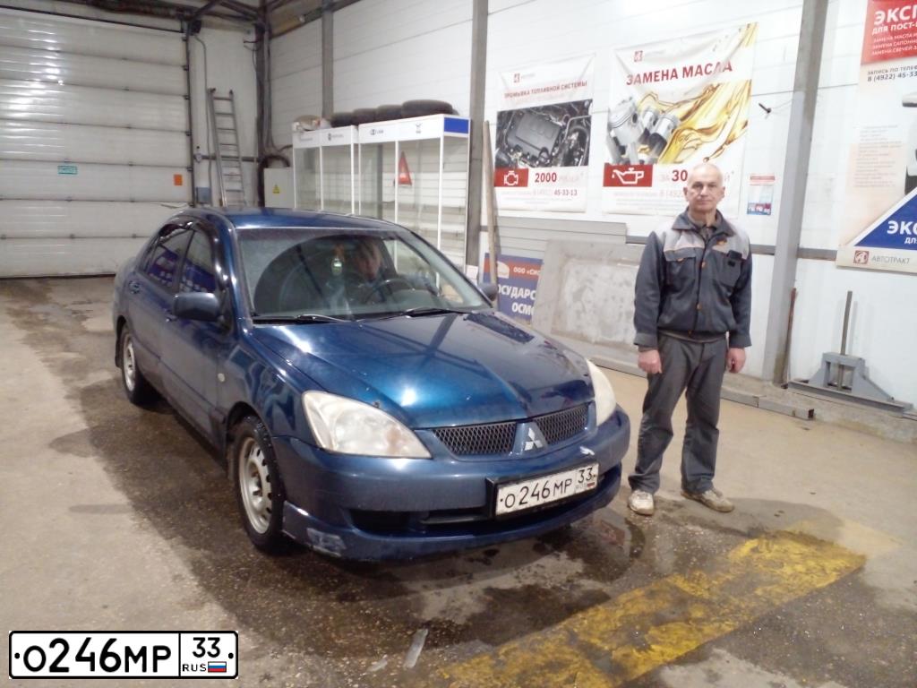 Фото автомобиля MITSUBISHI LANCER, 2006 — госномер О246МР33. Цвет: синий