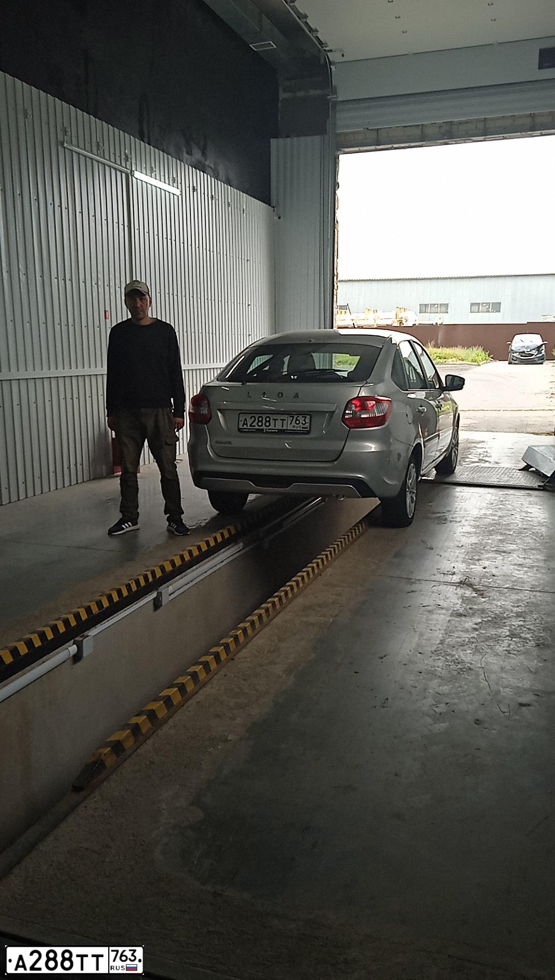 Фото автомобиля LADA 2191 GRANTA, 2018 — госномер А288ТТ763. Цвет: Серебристый