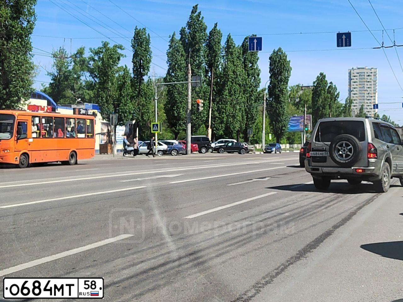 Фото автомобиля LADA 2172 PRIORA, 2011 — госномер О684МТ58. Цвет: ЧЕРНЫЙ