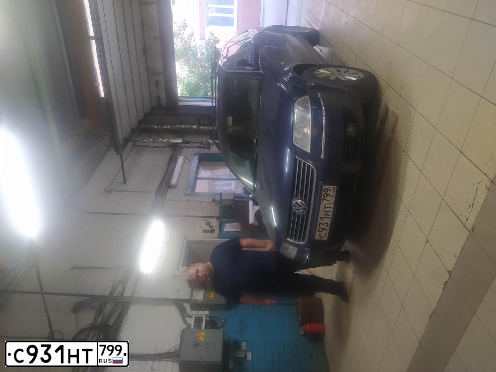 Фото автомобиля VOLKSWAGEN PASSAT, 2001 — госномер С931НТ799. Цвет: синий