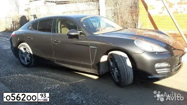 Фото автомобиля PORSCHE PANAMERA, 2011 — госномер У817ЕА323. Цвет: СЕРЫЙ