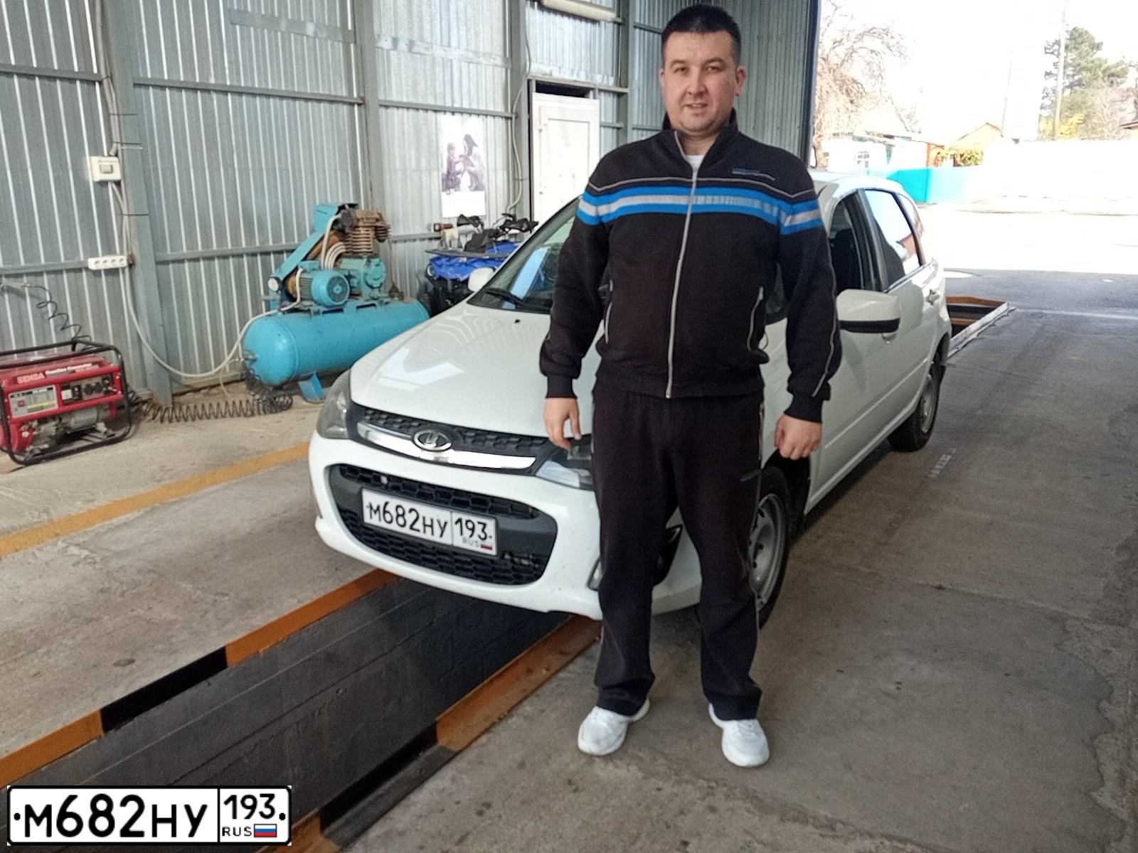 Фото автомобиля LADA 2192 KALINA, 2013 — госномер В814НО126. Цвет: Белый