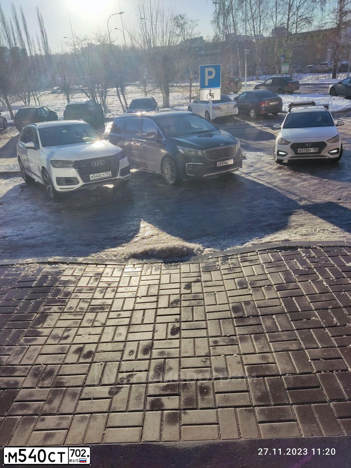Фото автомобиля RENAULT LOGAN, 2010 — госномер Н153СТ702. Цвет: синий