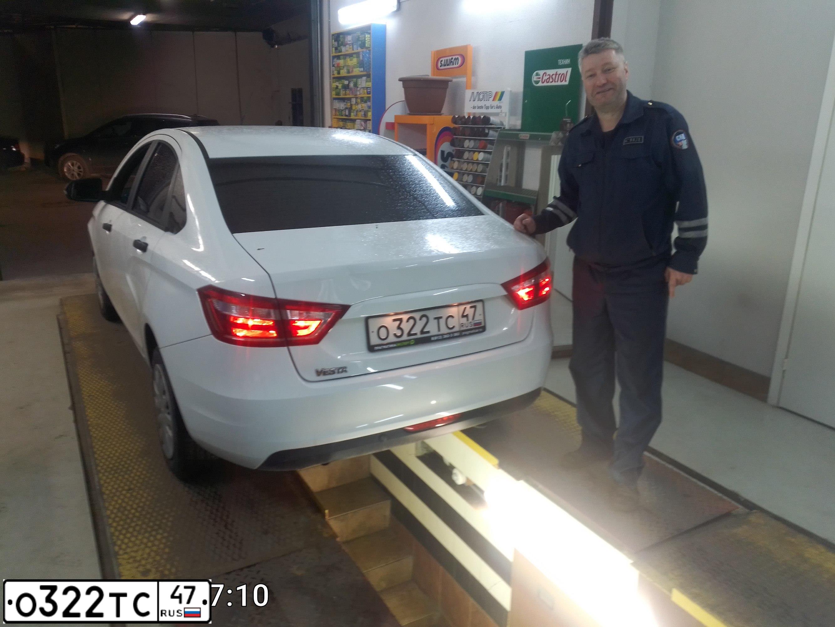 Фото автомобиля LADA VESTA, 2018 — госномер Н981ММ126. Цвет: Белый
