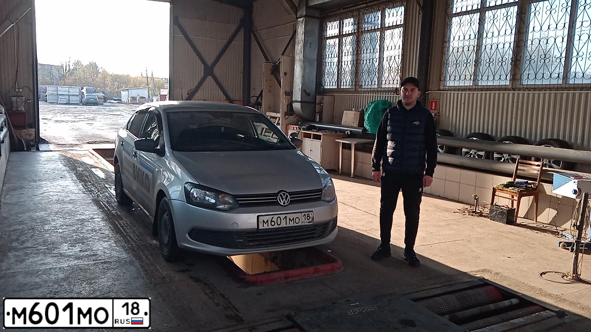 Фото автомобиля VOLKSWAGEN POLO, 2011 — госномер М601МО18. Цвет: СЕРЕБРИСТЫЙ