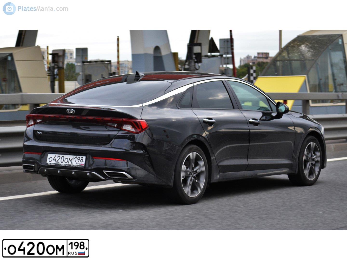 Фото автомобиля VOLKSWAGEN TIGUAN, 2020 — госномер О412ОМ198. Цвет: синий