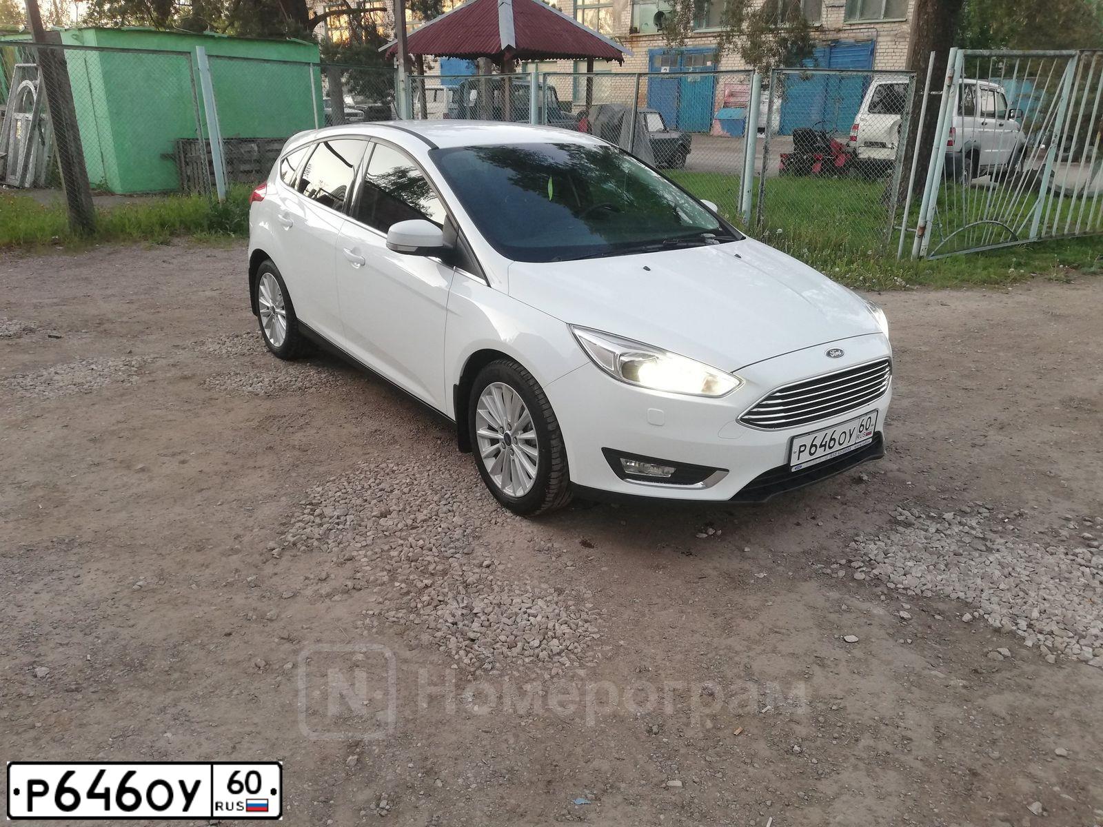 Фото автомобиля FORD FOCUS, 2015 — госномер С990УУ60. Цвет: Белый