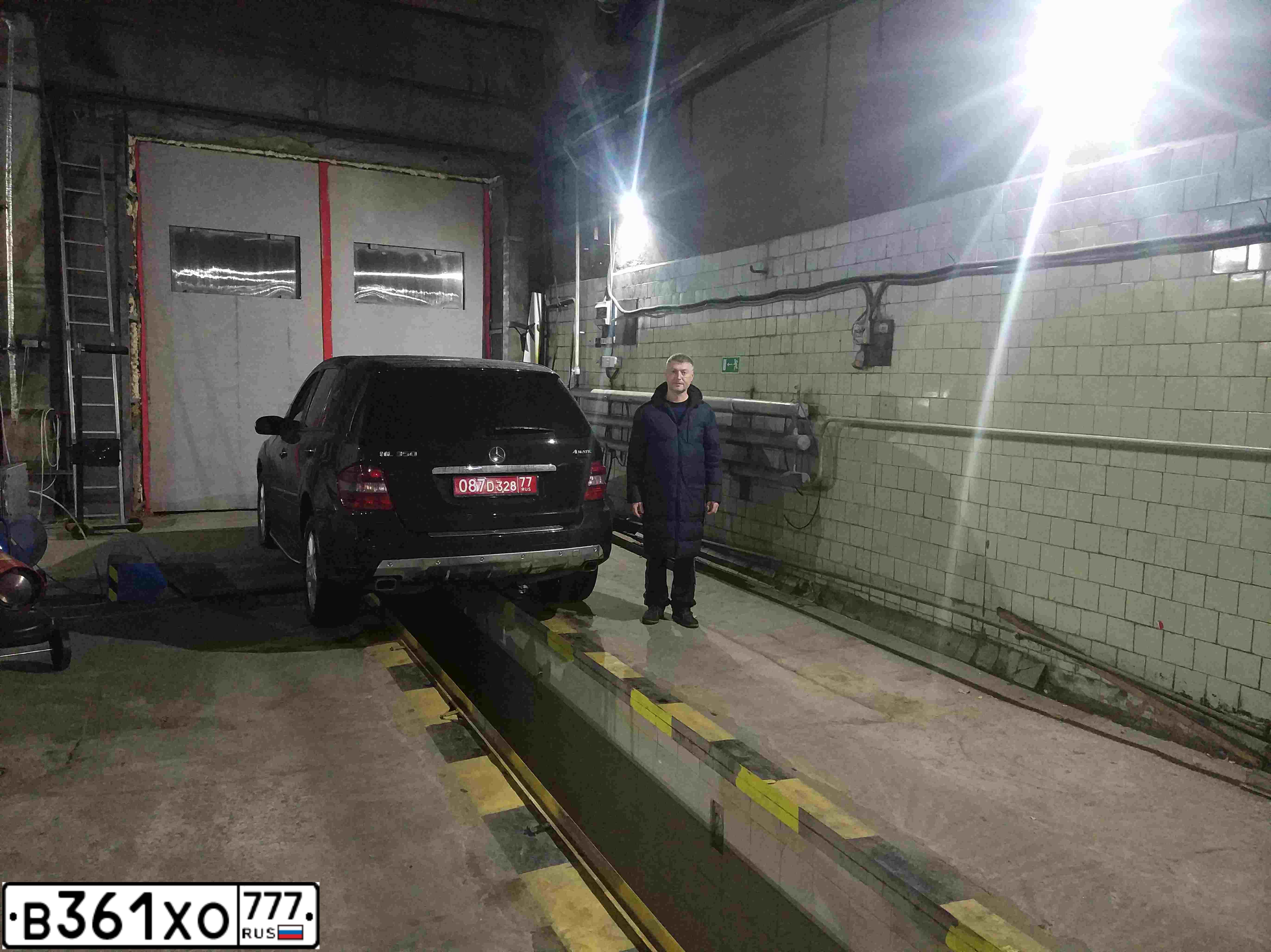Фото автомобиля MERCEDES M-KLASSE, 2008 — госномер Е548УМ790. Цвет: ЧЕРНЫЙ