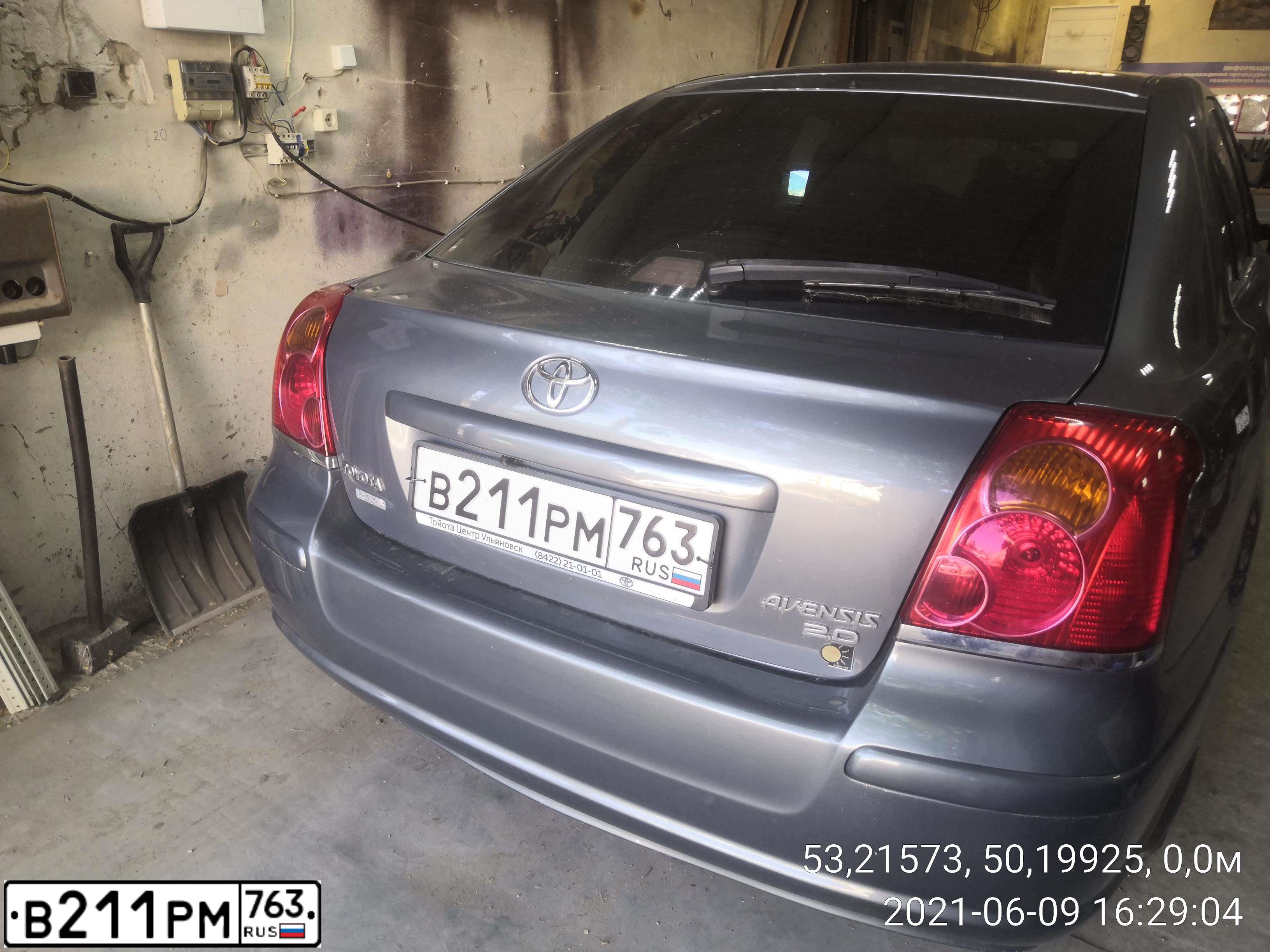 Фото автомобиля TOYOTA AVENSIS, 2003 — госномер В211РМ763. Цвет: СЕРЫЙ