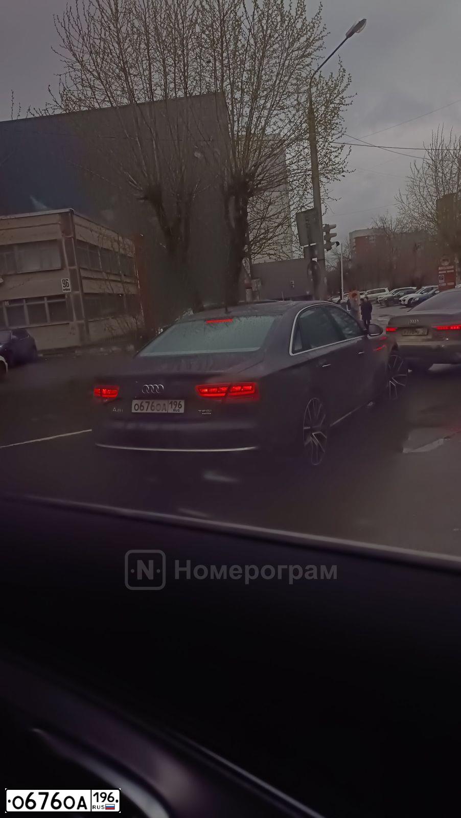Фото автомобиля AUDI A8, 2013 — госномер К008ОР96. Цвет: ТЕМНО-СЕРЫЙ
