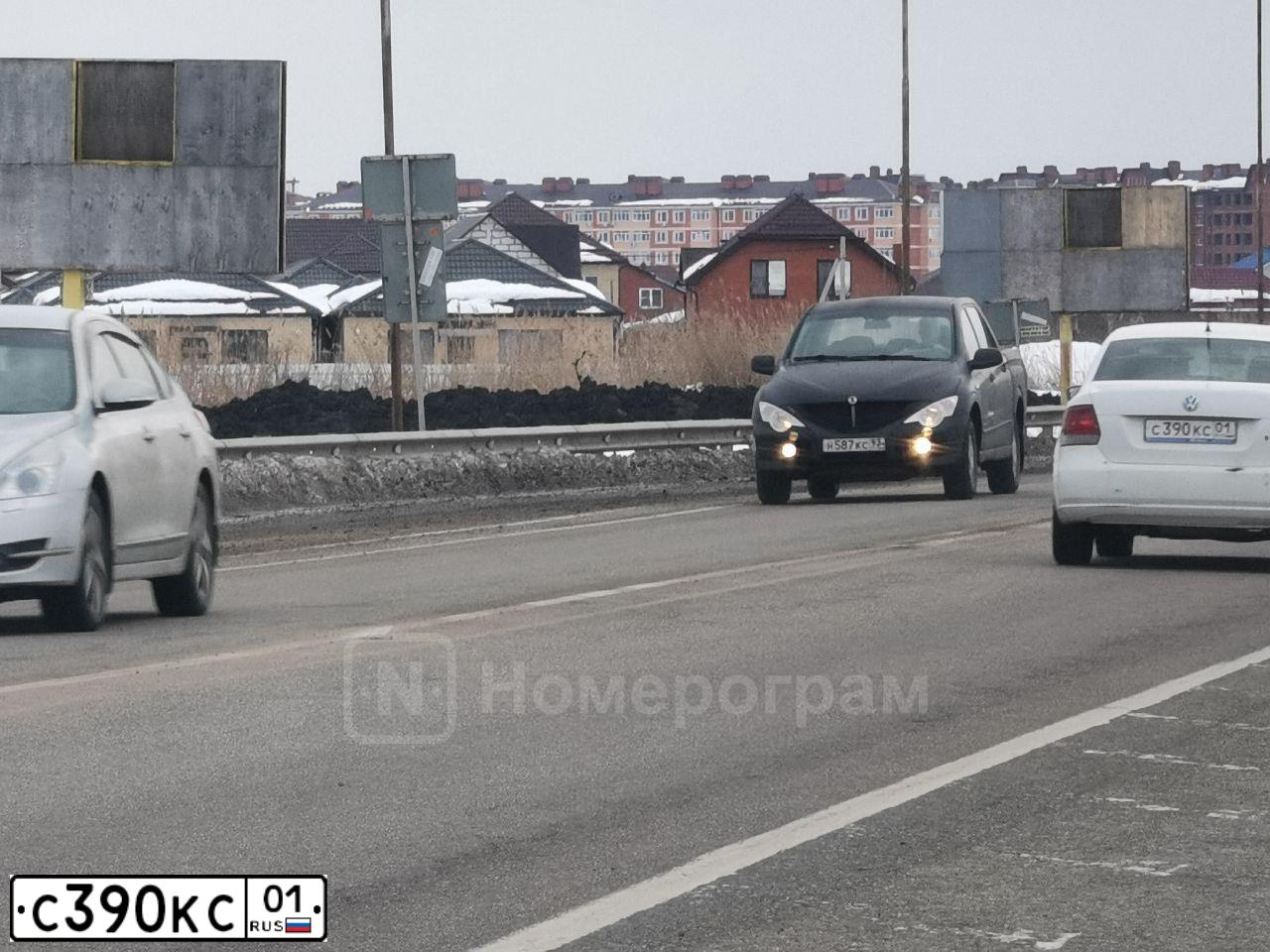 Фото автомобиля VOLKSWAGEN POLO, 2012 — госномер У222НН01. Цвет: Белый