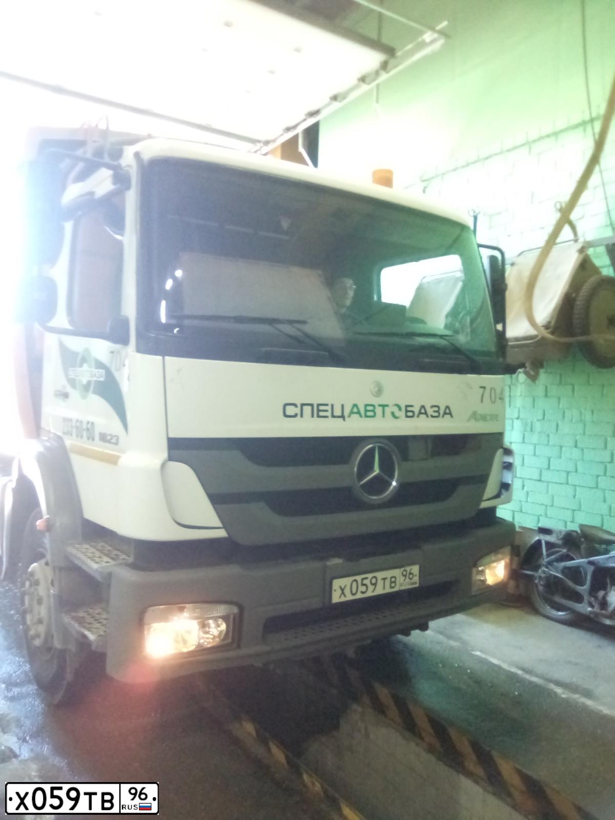 Фото автомобиля MERCEDES AXOR, 2011 — госномер Х059ТВ96. Цвет: БЕЛЫЙ